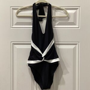 Preowned Ralph Lauren Swimwear One-Piece Black & White Size 10 (Item#SW038)